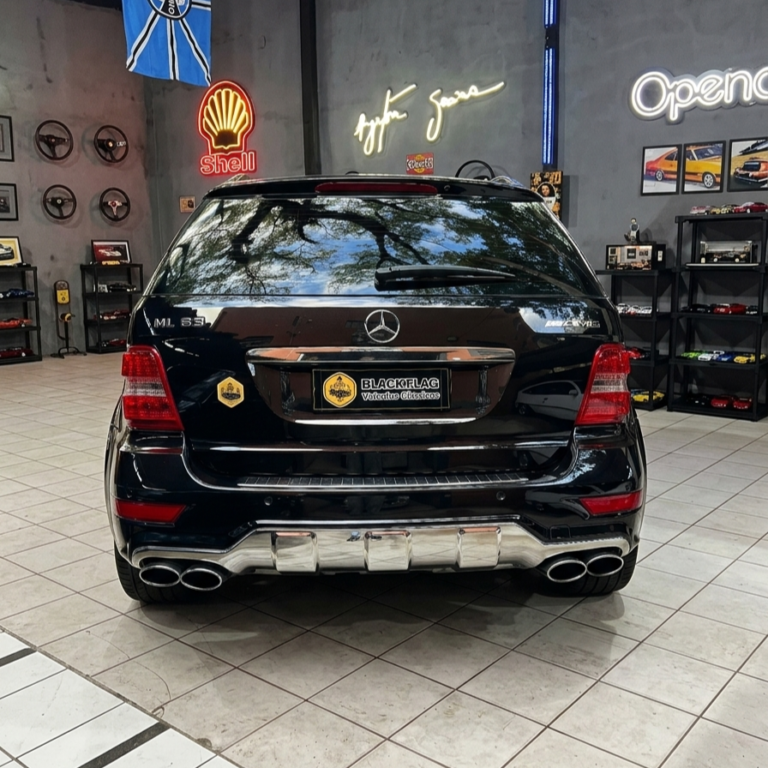 Mercedes-Benz ML 63 AMG 2011 V8 disponível na Black Flag